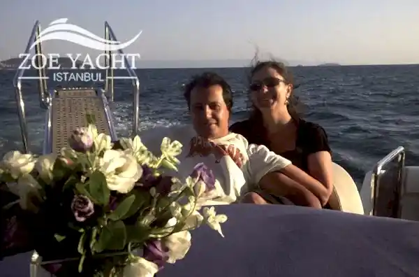 Private yacht rental Bakı for two sunset cruise