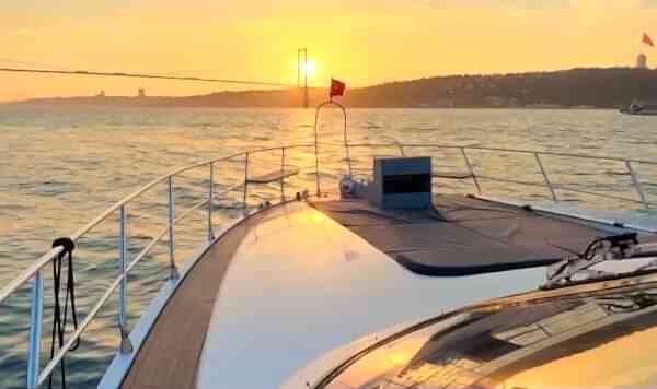 Romantic sunset yacht experience in Bakı