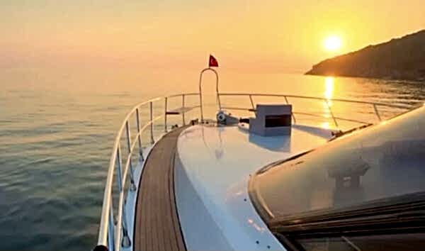 Beautiful sunset Bosphorus yacht cruise Bakı