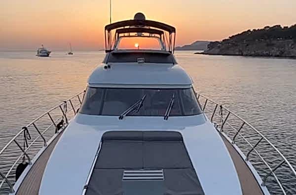 Bosphorus sunset yacht tour with Zoe Yacht Bakı